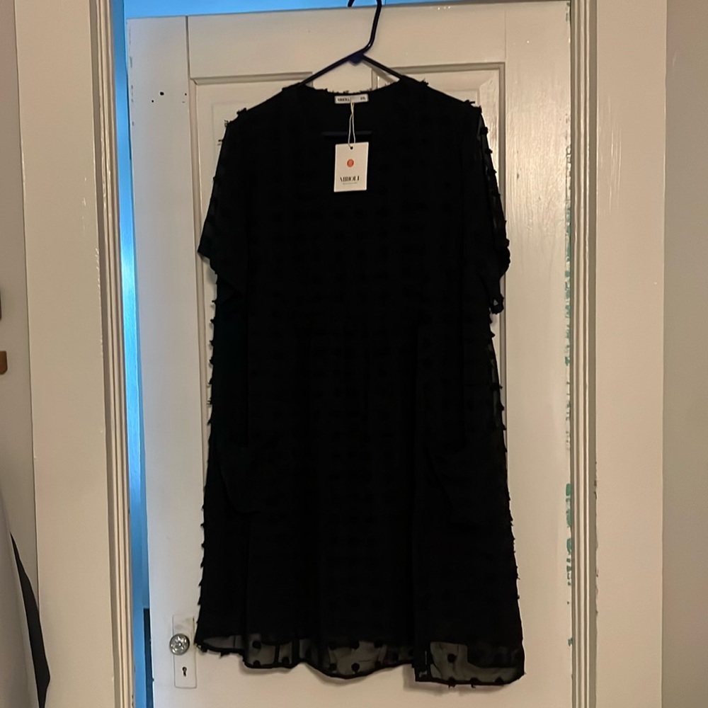 Pretty short sleeve dress with pockets!